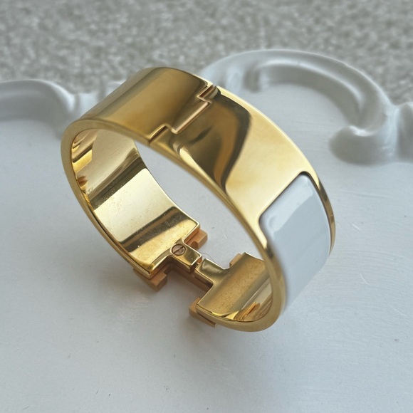Hermes Bracelet- Circumference: Circumference: 6.9" | Width: 0.79" - Picture 4 of 13